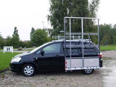 48-Toyota_Sportsvan-glassrack.jpg